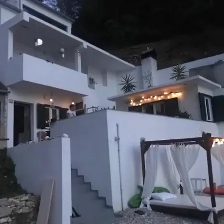 度假居 Tatinja House Brusje